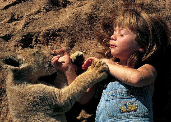 „Živi Mogli“ – devojčica sa najlepšim fotografijama iz detinjstva!