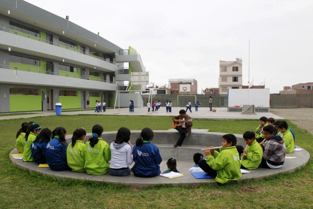 innova-schools-peru-the-school-built-by-world-class-designers