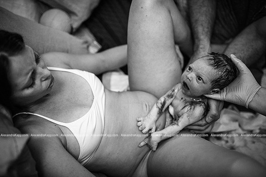 7-najboljih-fotografija-porodaja-u-svijetu-11550-549x366-20160216122130