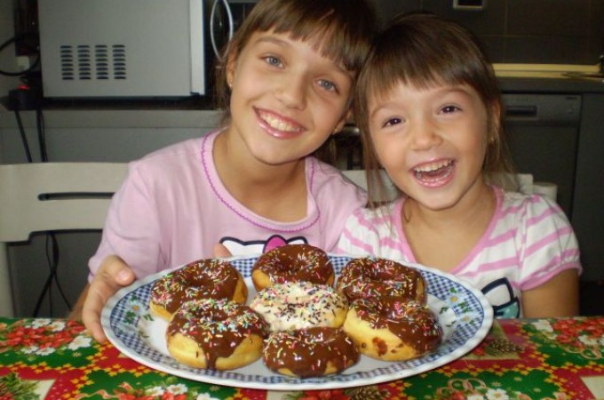 Deca kuvaju: Krofne sestara Damjanović