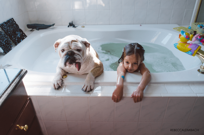 One su najbolje drugarice: ljupke fotografije odrastanja devojčice i njenog psa