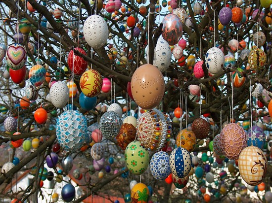 uskrsnja jaja na drvetu
