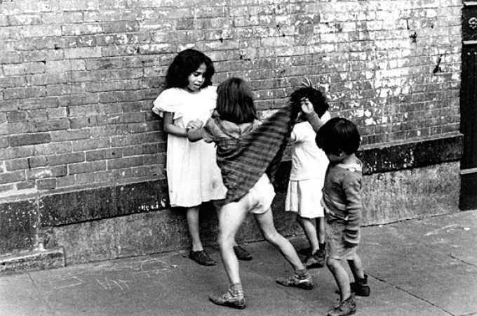 Helen Levit – fotografkinja koja je otkrila dečiju igru i umetnost