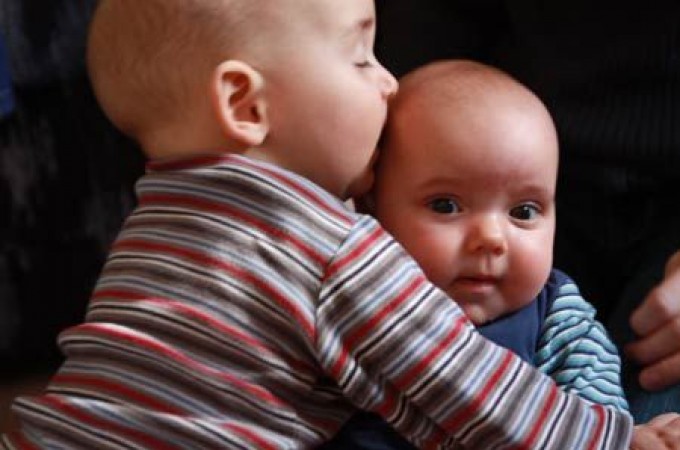 Kako velikodušne bebe pretvaramo u sebične ljude