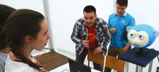 Srpski naučnici napravili robota Marka koji pomaže bolesnoj deci