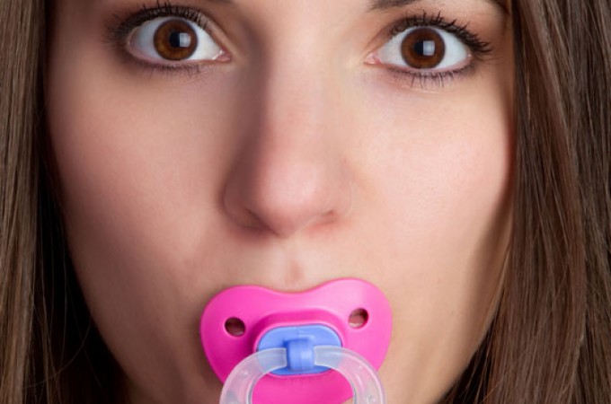 Lekari savetuju: cuclu dezinfikujte svojom pljuvačkom da bebu zaštitite od alergija