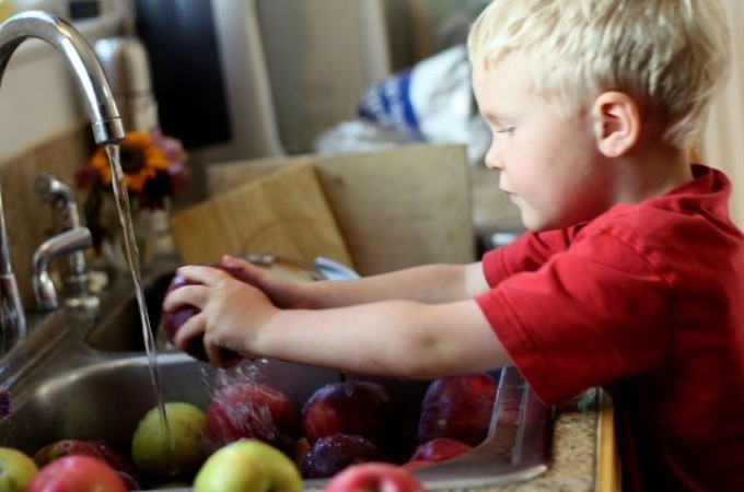 Kako pravilno prati voće i povrće koje nije organski uzgojeno