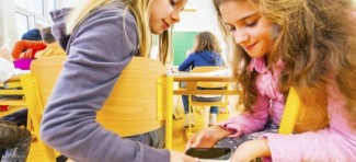 Više od polovine đaka koristi telefone na časovima, nastavnici nemoćni