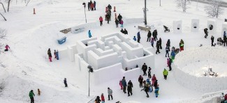 Dečije igralište napravljeno od snega i leda
