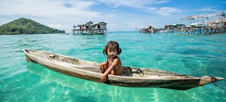 Deca “morskih nomada”: Daleko od civilizacije, ovo pleme živi na svom komadiću raja