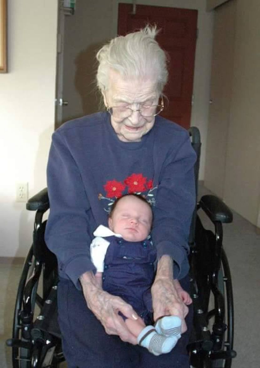 Čukunbaka i unuka, razlika 112 godina – Foto: Facebook/LifeofDad/Breean Ferreira