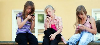 Deca „Fejsbuka”, „Tvitera” i pametnih telefona