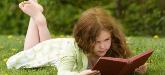 Kako prevariti decu da čitaju celo leto