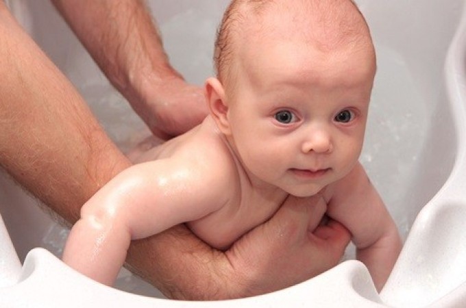 Kupanje bebe i nega kože – nove preporuke