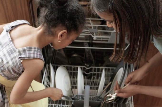 Deca koja obavljaju kućne poslove uspešnija kad porastu
