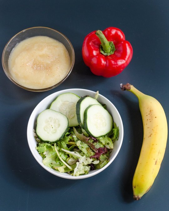 Banana, pire od jabuke, paprika, krastavac i zelena salata