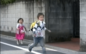 japanska deca sama setaju