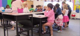 Stojećim stolovima u školama protiv gojaznosti