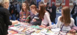 Utisci sa sajma 2015: Mnoga deca ipak vole knjige!