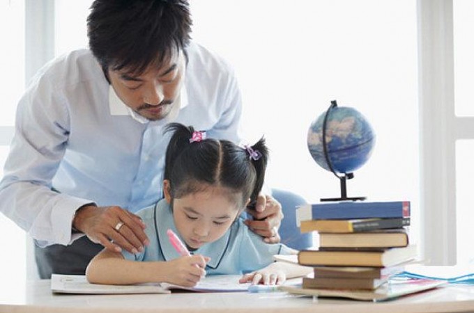 Saveti psihologa: Zašto ne treba učiti sa decom