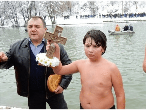 deca plivala casni krst