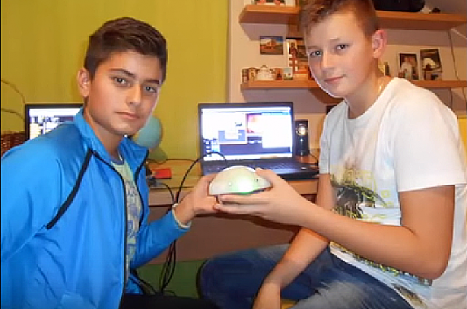 Dečaci iz Kaća osmislili robota koji pomože slepima i slabovidima