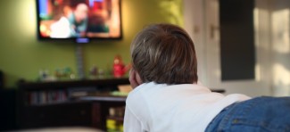 Koga preko televizora puštate u svoj dom, da utiče na vašu decu?