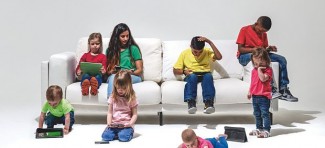 Roditelji moraju dramatično da smanje vreme dece ispred ekrana