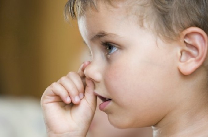 Zašto deca kopaju nos?