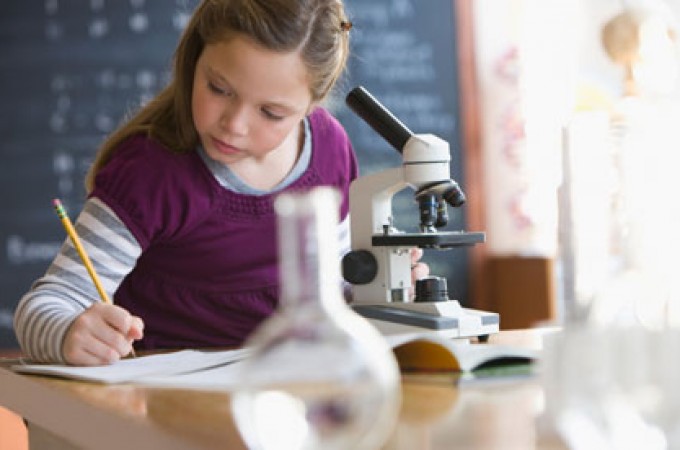 Mikroskopi za škole širom Srbije