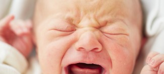 Čini vam se da ćete poludeti zbog bebinog plakanja? Naučnici kažu da ste normalni