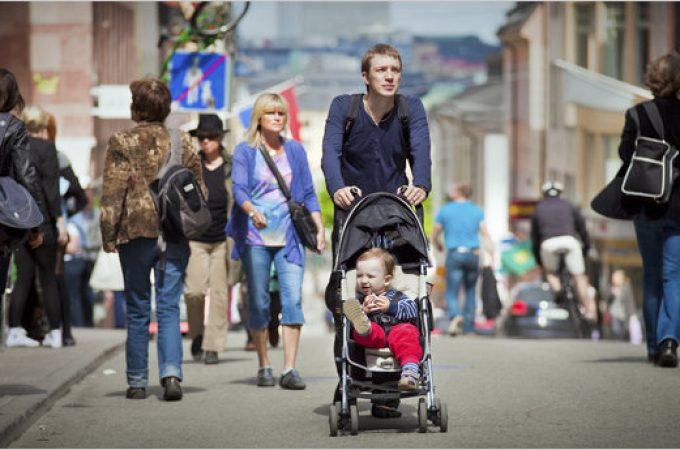 Očevi u Švedskoj sve češće na porodiljskom odsustvu