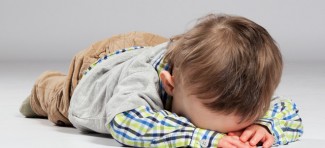 Kako izaći na kraj sa burnim izlivima emocija kod vašeg jako malog deteta?