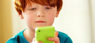 Saveti iskusnih roditelja: Kako deci postaviti pravila za korišćenje mobilnih telefona