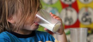 Dajte deci punomasno mleko, manji je rizik da postanu gojazna