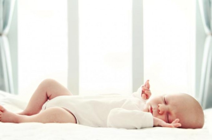Koji je najsigurniji položaj za spavanje bebe?