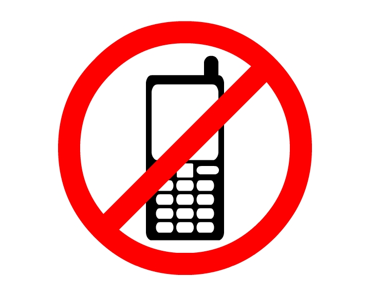 skola-zabranila-telefone