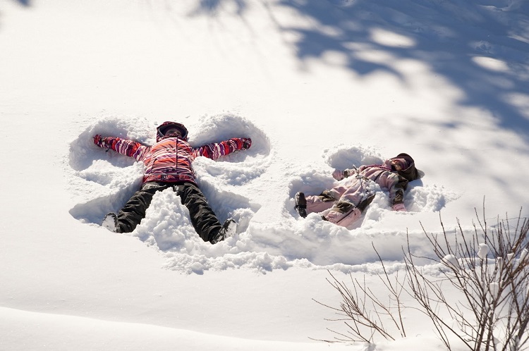 deca u snegu