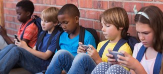 Lekar upozorava: Smartfoni izazivaju zavisnost kod dece
