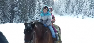 Bez ijednog izostanka: Brat i sestra putuju 16 kilometara do škole, i to na konju