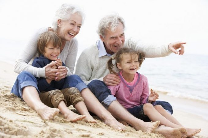 Najsmešniji dečji odgovori na pitanje – Šta su baba i deda?