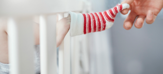 Zašto treba proveriti bebine čarapice ako plače bez vidljivog razloga