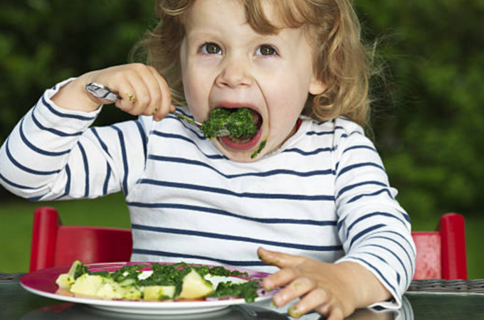 Jedite spanać, u njemu ima puno gvožđa – reče mama deci i slaga ih