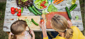 4 roditeljske greške koje mogu detetu usaditi nezdrav odnos prema hrani