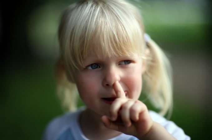 Deca koja čačkaju nos su zapravo zdravija?