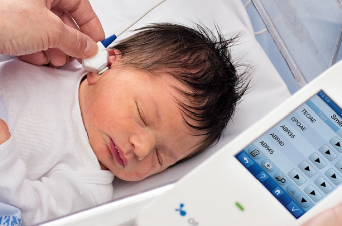 Kontrola sluha odmah po rođenju uvedena u sva porodilišta u Srbiji
