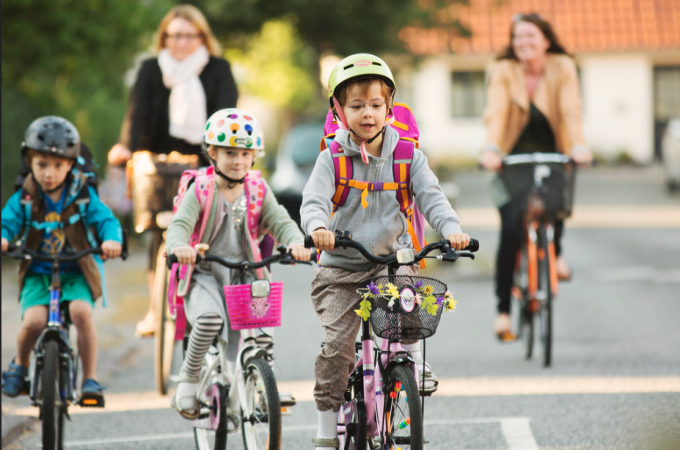 Deca roditelja koji ostave duvan od grada dobijaju bicikl na poklon