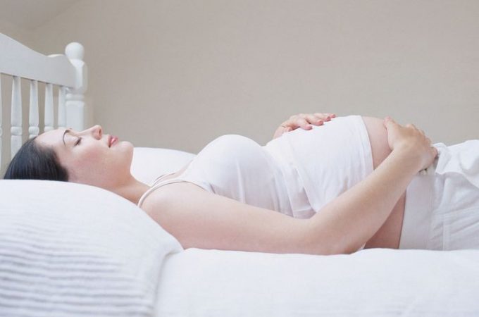 Spavanje na leđima opasno u poslednjem tromesečju trudnoće