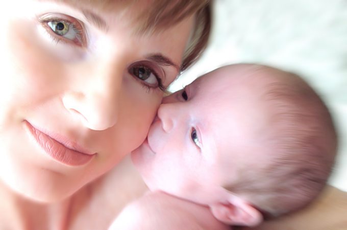 Stručnjaci o odlaganju roditeljstva i vantelesnoj oplodnji: Ne čekajte da bude prekasno za bebu