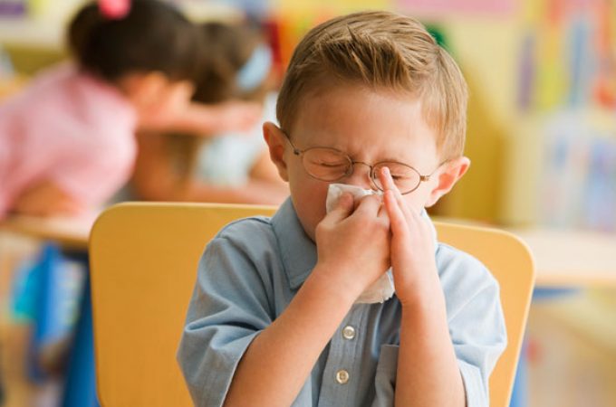 Dete se prehladilo: Naše najčešće zablude o prehladi